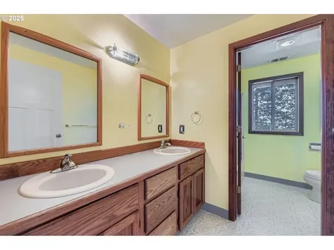 19595 S Fischers Mill Road Oregon City OR 97045