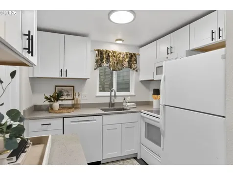 94 Cervantes Circle Lake Oswego OR 97035