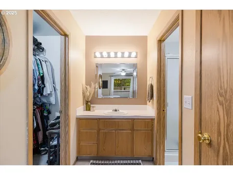 187 Balboa Loop Kelso WA 98626