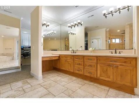 2949 Mapleleaf Court NW Salem OR 97304