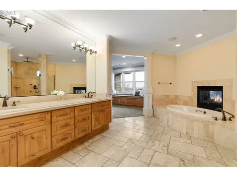 2949 Mapleleaf Court NW Salem OR 97304
