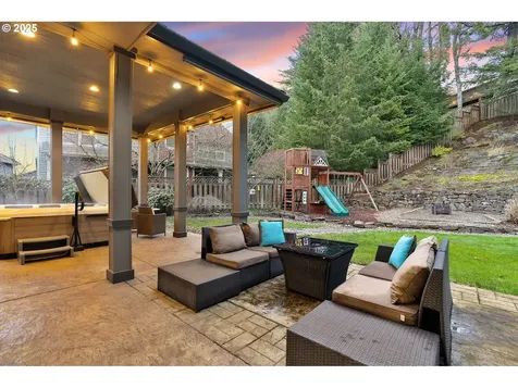 2949 Mapleleaf Court NW Salem OR 97304