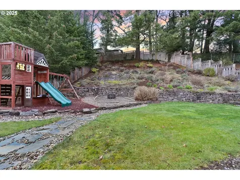 2949 Mapleleaf Court NW Salem OR 97304