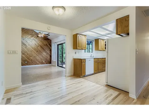 7602 SE Long Street Portland OR 97206