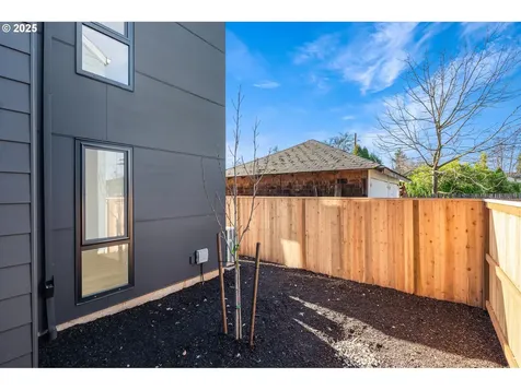 5486 SE Boise Street Portland OR 97206