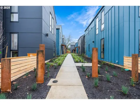 5486 SE Boise Street Portland OR 97206