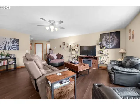 348 SW Kalmia Avenue Warrenton OR 97146