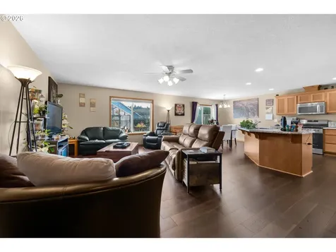348 SW Kalmia Avenue Warrenton OR 97146