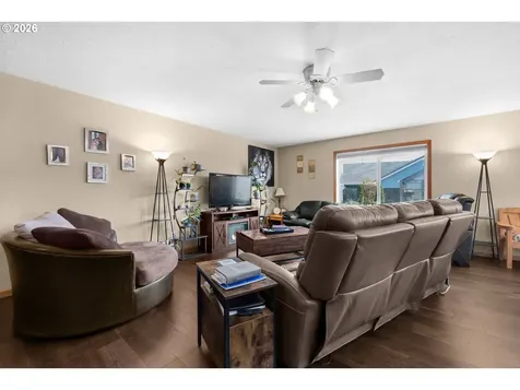 348 SW Kalmia Avenue Warrenton OR 97146