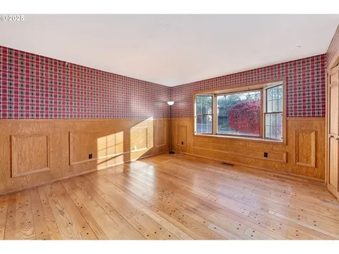 8635 NW Ash Street Portland OR 97229