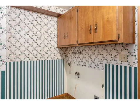 8635 NW Ash Street Portland OR 97229