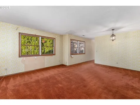 8635 NW Ash Street Portland OR 97229
