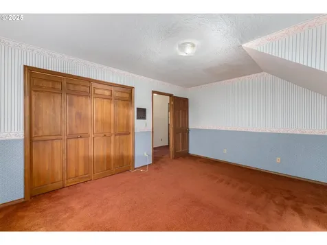 8635 NW Ash Street Portland OR 97229