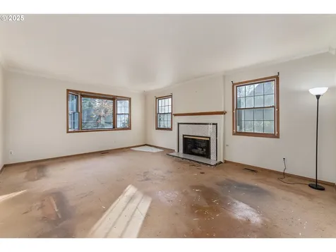 8635 NW Ash Street Portland OR 97229