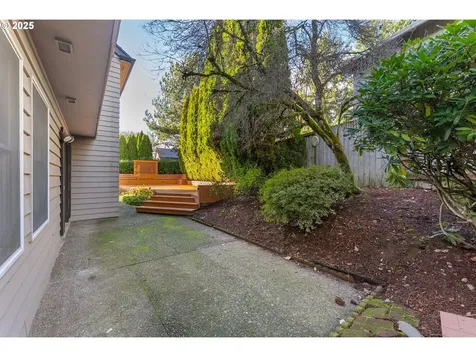 8635 NW Ash Street Portland OR 97229