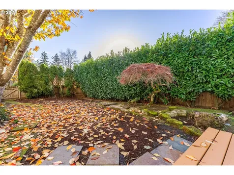 8635 NW Ash Street Portland OR 97229