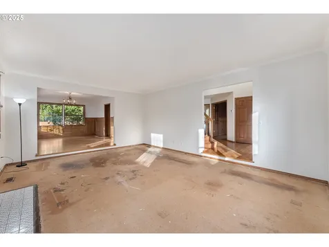 8635 NW Ash Street Portland OR 97229