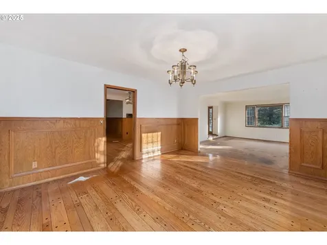 8635 NW Ash Street Portland OR 97229