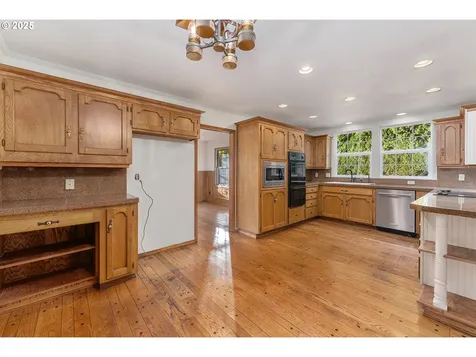 8635 NW Ash Street Portland OR 97229