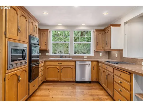8635 NW Ash Street Portland OR 97229