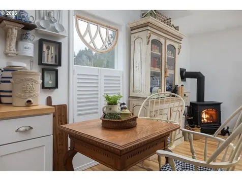 864 N Deerlane Loop Otis OR 97368