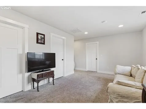 989 SE Pineview Court Estacada OR 97023