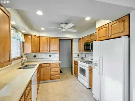 163 W Clackamas Circle Woodburn OR 97071