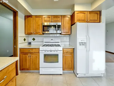 163 W Clackamas Circle Woodburn OR 97071