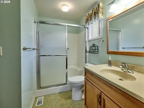 163 W Clackamas Circle Woodburn OR 97071