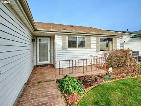 163 W Clackamas Circle Woodburn OR 97071