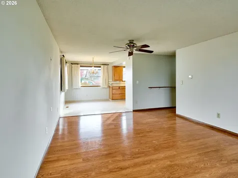 163 W Clackamas Circle Woodburn OR 97071