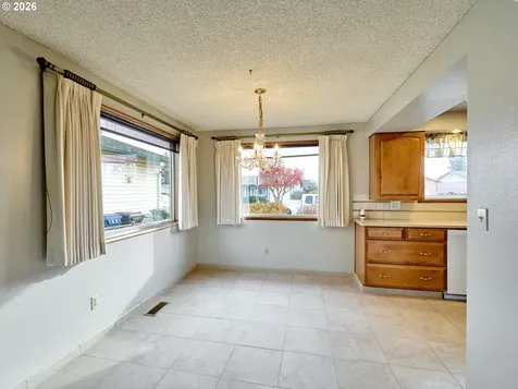 163 W Clackamas Circle Woodburn OR 97071