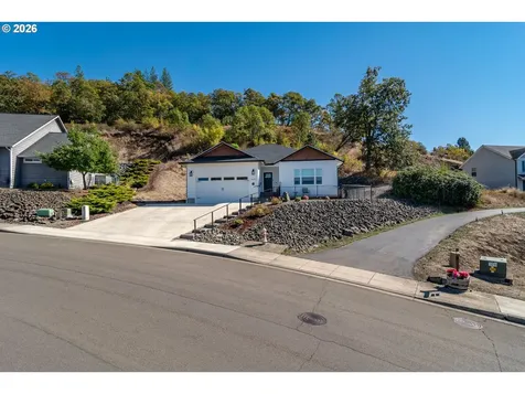 625 NE Cummins Street Roseburg OR 97470