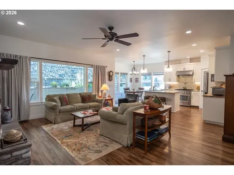 625 NE Cummins Street Roseburg OR 97470