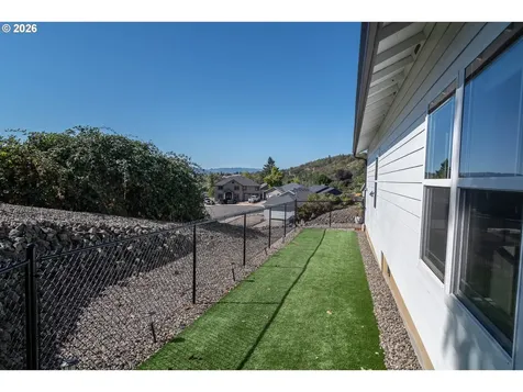 625 NE Cummins Street Roseburg OR 97470