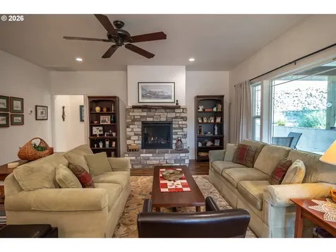 625 NE Cummins Street Roseburg OR 97470