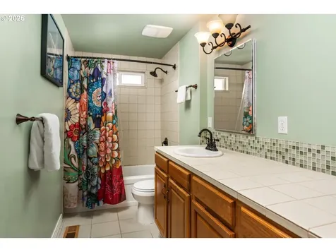 1870 Sallal Road Woodburn OR 97071