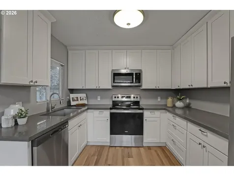 12001 NE Morris Street Portland OR 97220