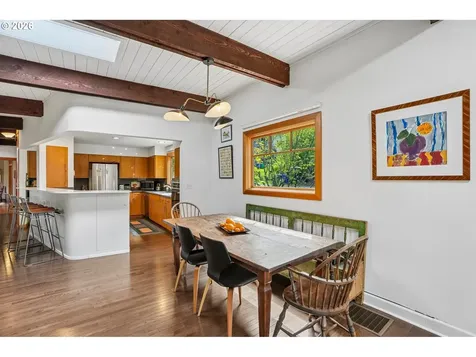 6639 SE Yamhill Court Portland OR 97215