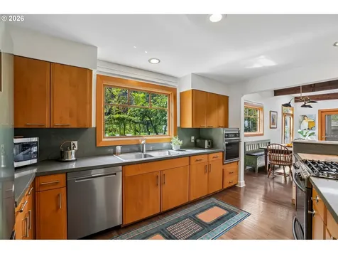 6639 SE Yamhill Court Portland OR 97215