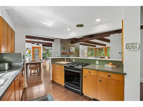 6639 SE Yamhill Court Portland OR 97215