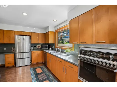 6639 SE Yamhill Court Portland OR 97215