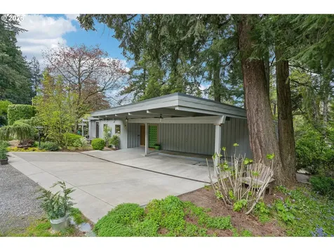 6639 SE Yamhill Court Portland OR 97215
