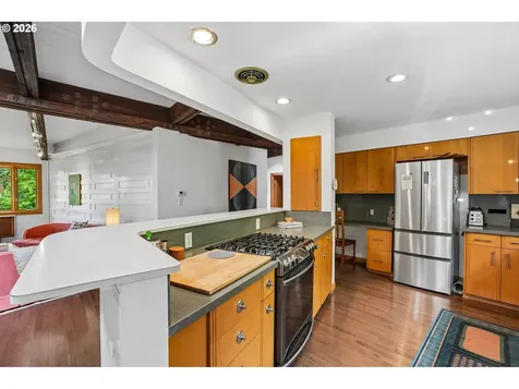6639 SE Yamhill Court Portland OR 97215