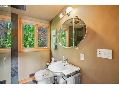 6639 SE Yamhill Court Portland OR 97215