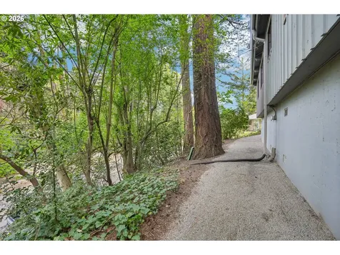 6639 SE Yamhill Court Portland OR 97215
