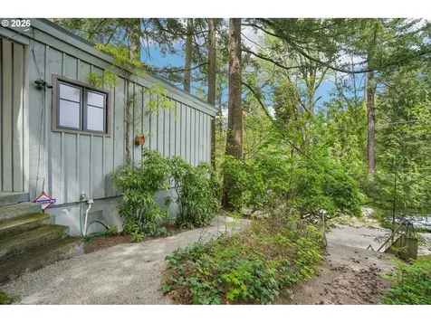6639 SE Yamhill Court Portland OR 97215