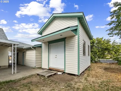 1904 Cove Avenue La Grande OR 97850