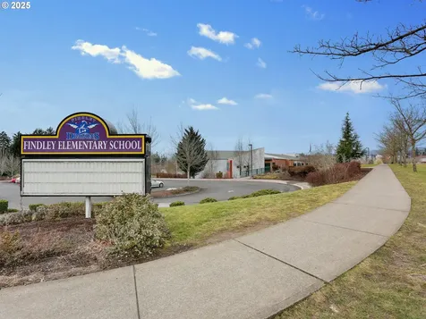3950 NW Brookview Way Portland OR 97229