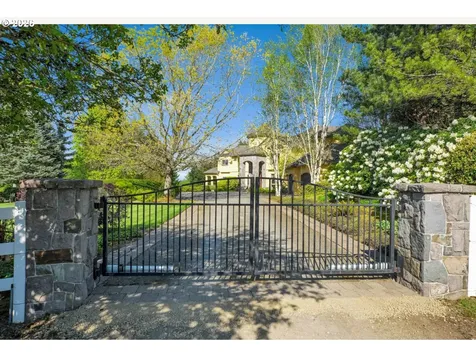 6220 NW Skyline Boulevard Portland OR 97229